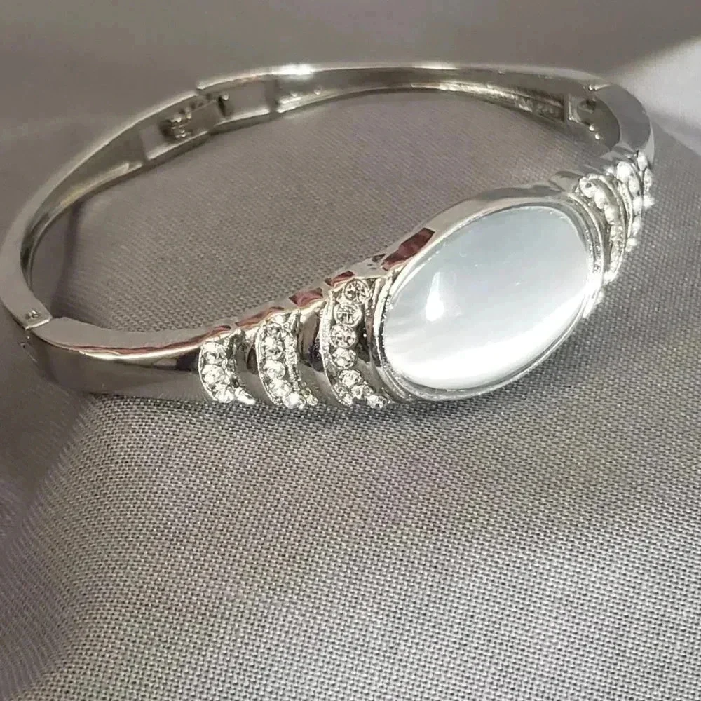 N/A oval gray